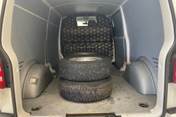 valkoinen Volkswagen Transporter 2017 kuva 19.