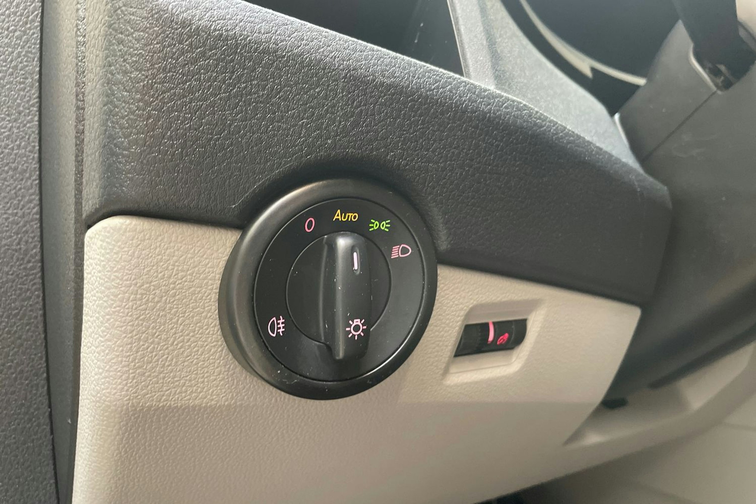 valkoinen Volkswagen Transporter 2017 kuva 22.