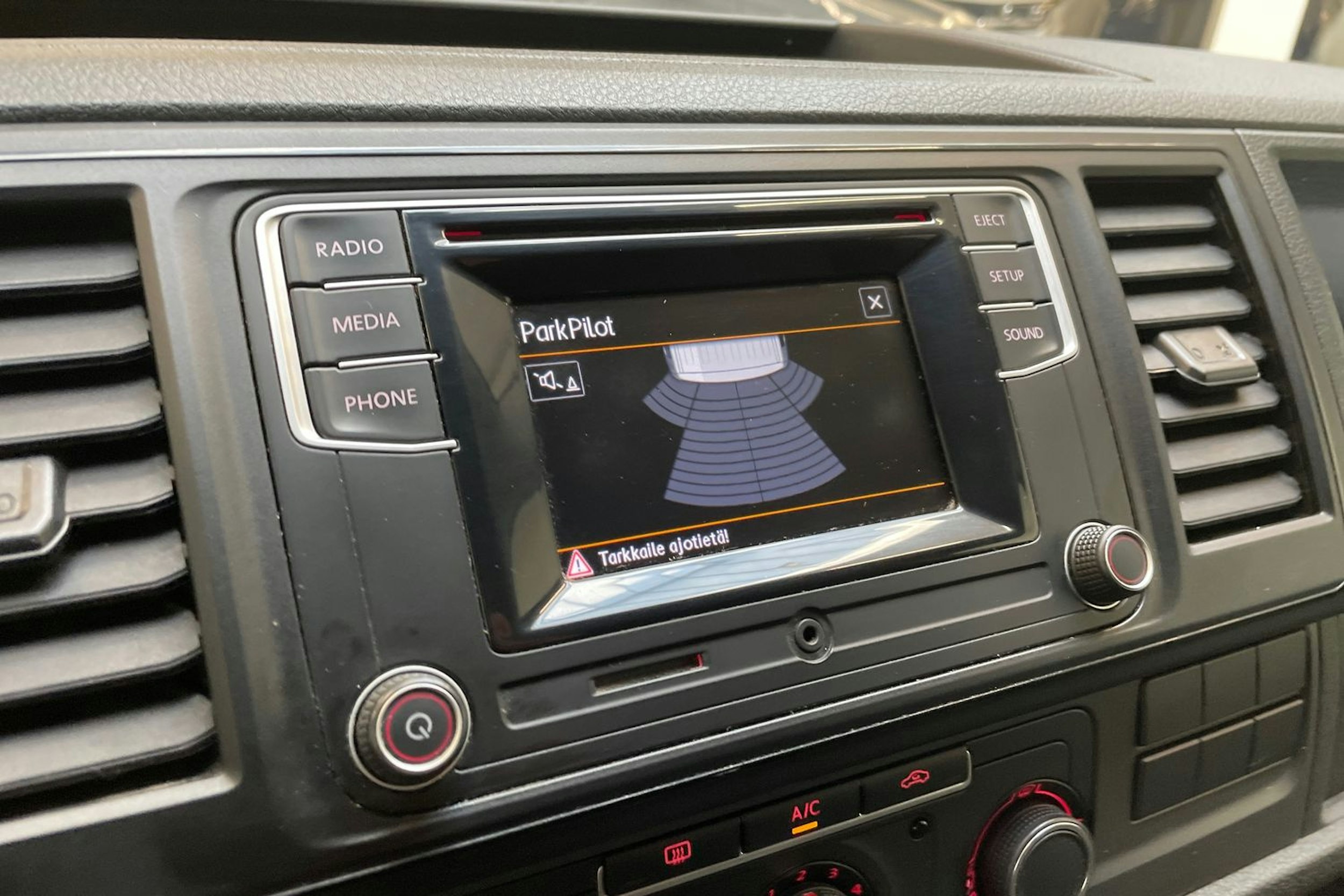 valkoinen Volkswagen Transporter 2017 kuva 26.