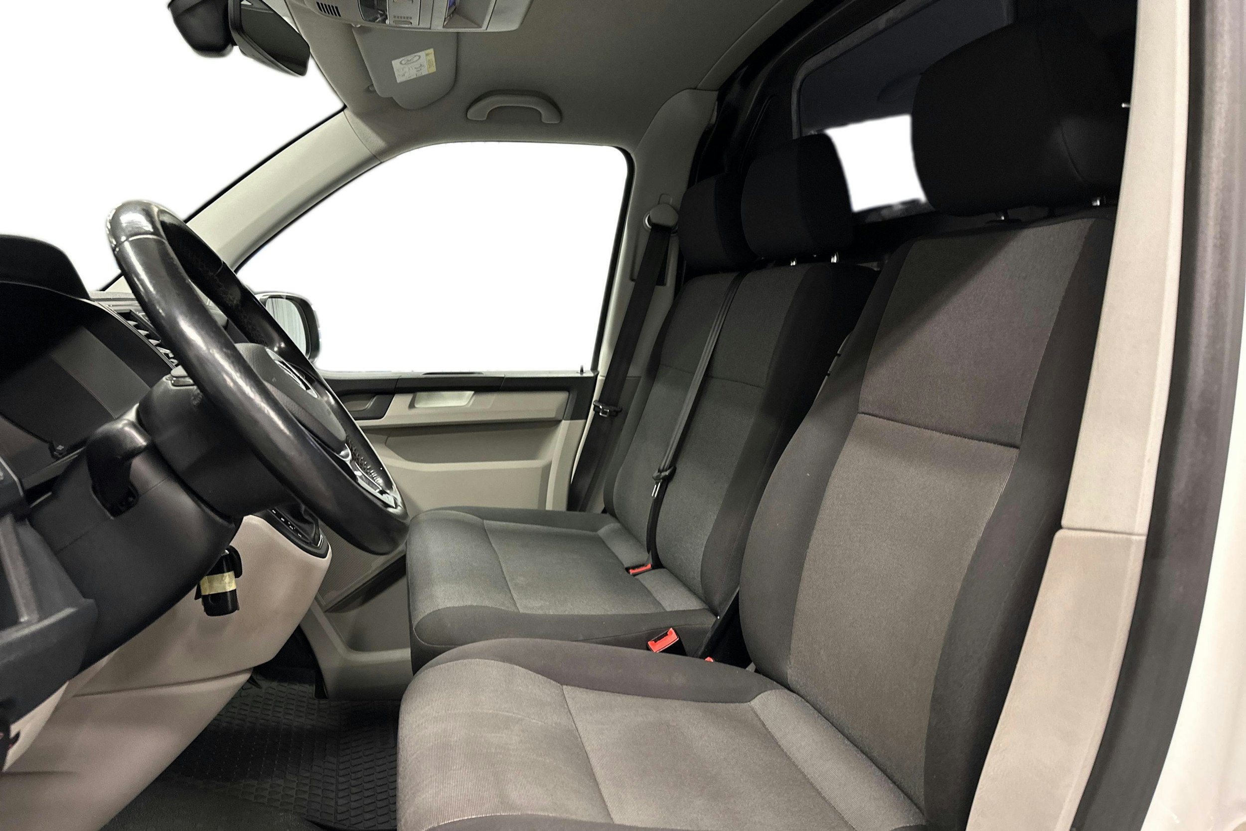 valkoinen Volkswagen Transporter 2017 kuva 11.