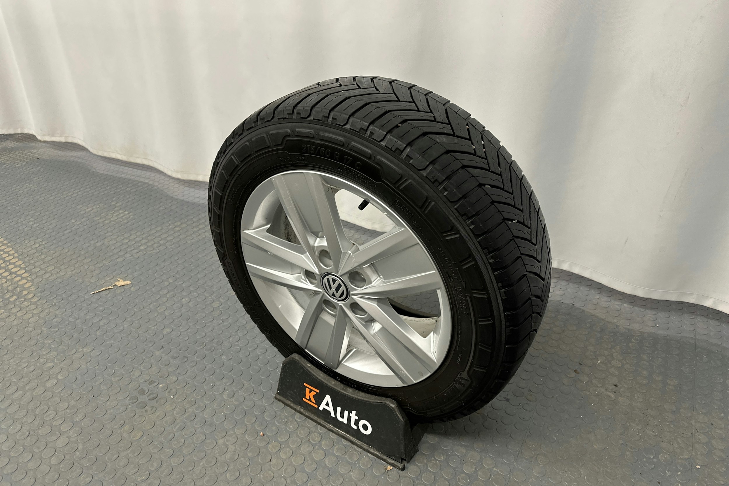 valkoinen Volkswagen Transporter 2017 kuva 13.