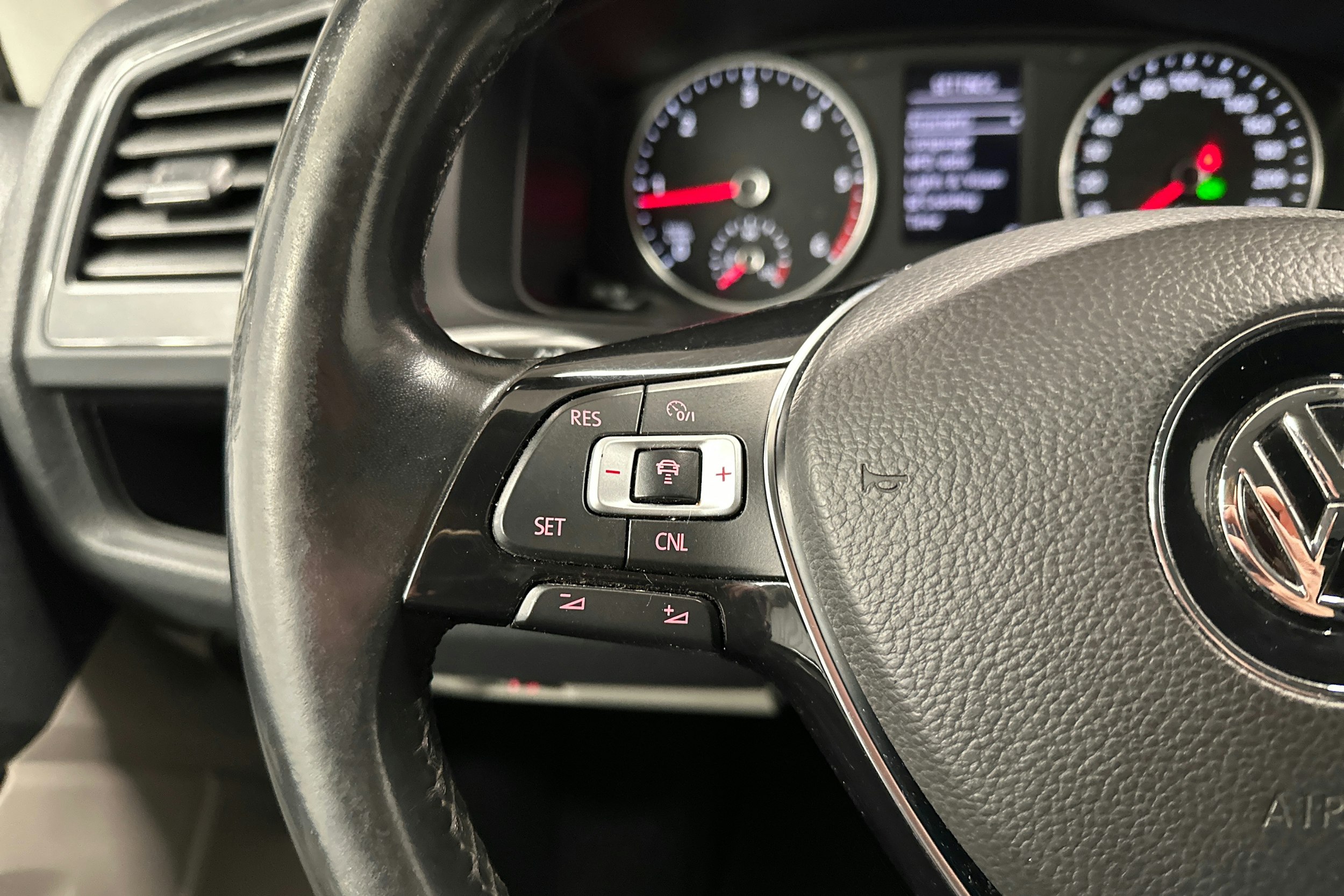 valkoinen Volkswagen Transporter 2017 kuva 15.