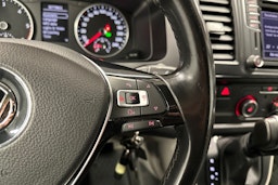 valkoinen Volkswagen Transporter 2017 kuva 16.