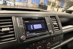 valkoinen Volkswagen Transporter 2017 kuva 20.