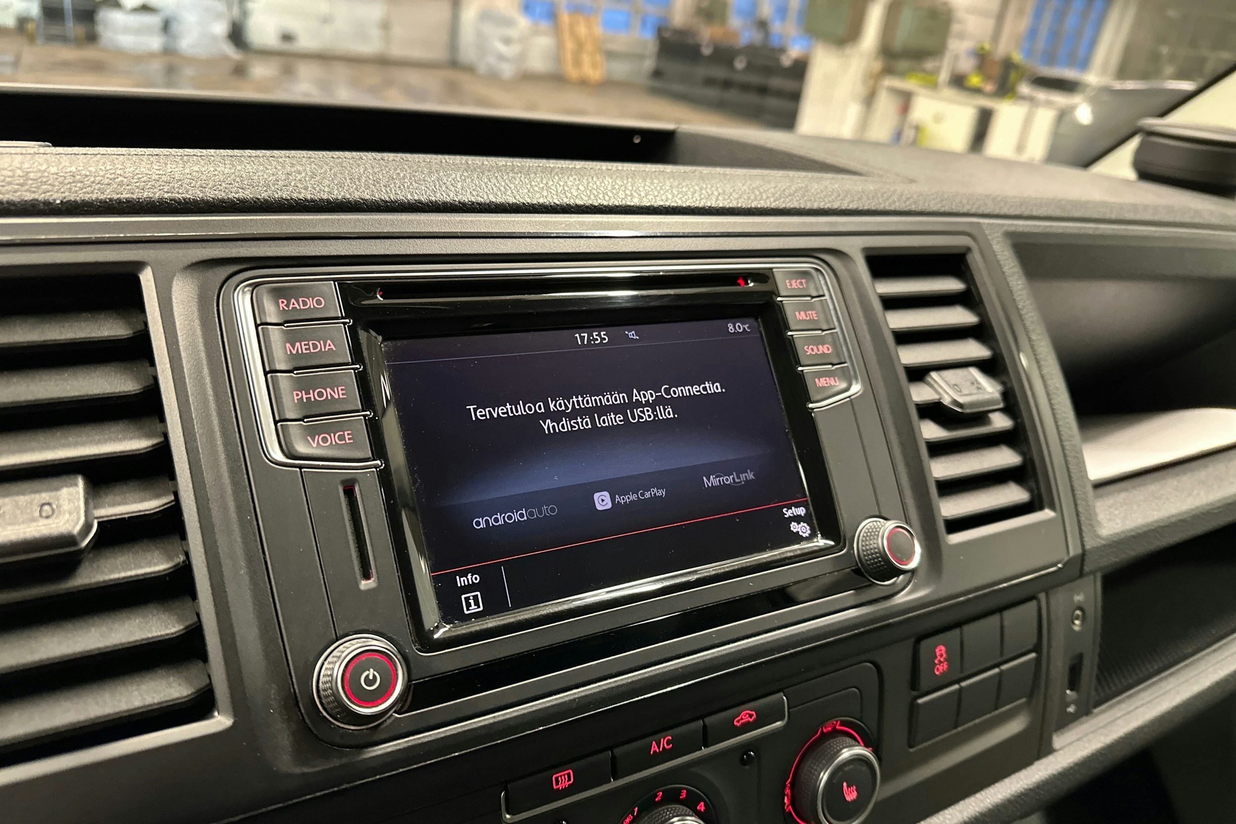 valkoinen Volkswagen Transporter 2017 kuva 21.