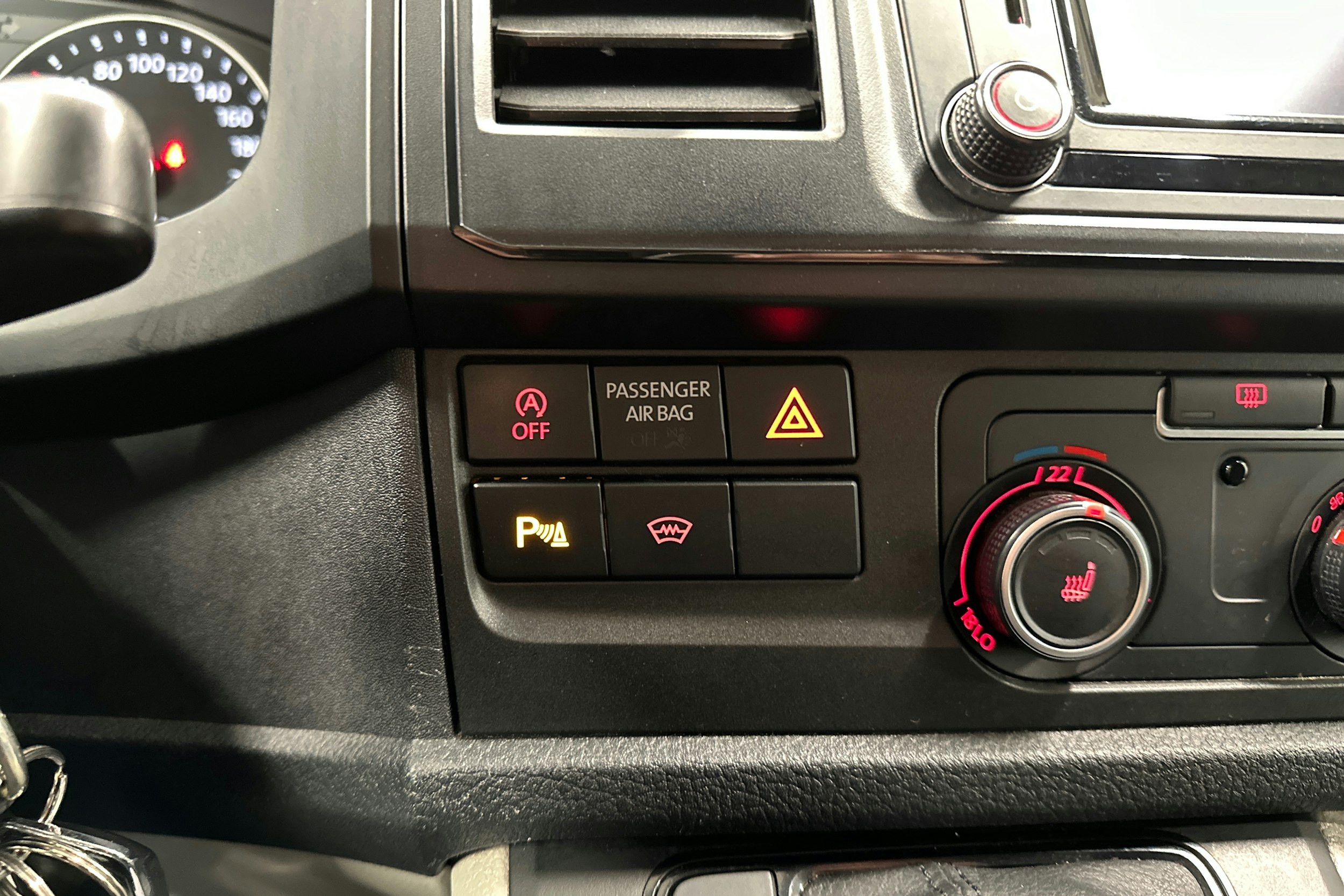 valkoinen Volkswagen Transporter 2017 kuva 22.