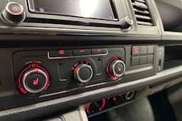 valkoinen Volkswagen Transporter 2017 kuva 23.