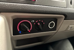 valkoinen Volkswagen Transporter 2017 kuva 24.