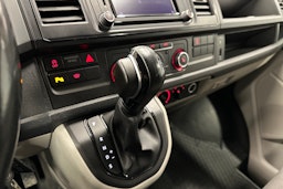 valkoinen Volkswagen Transporter 2017 kuva 25.