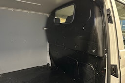 valkoinen Volkswagen Transporter 2017 kuva 29.