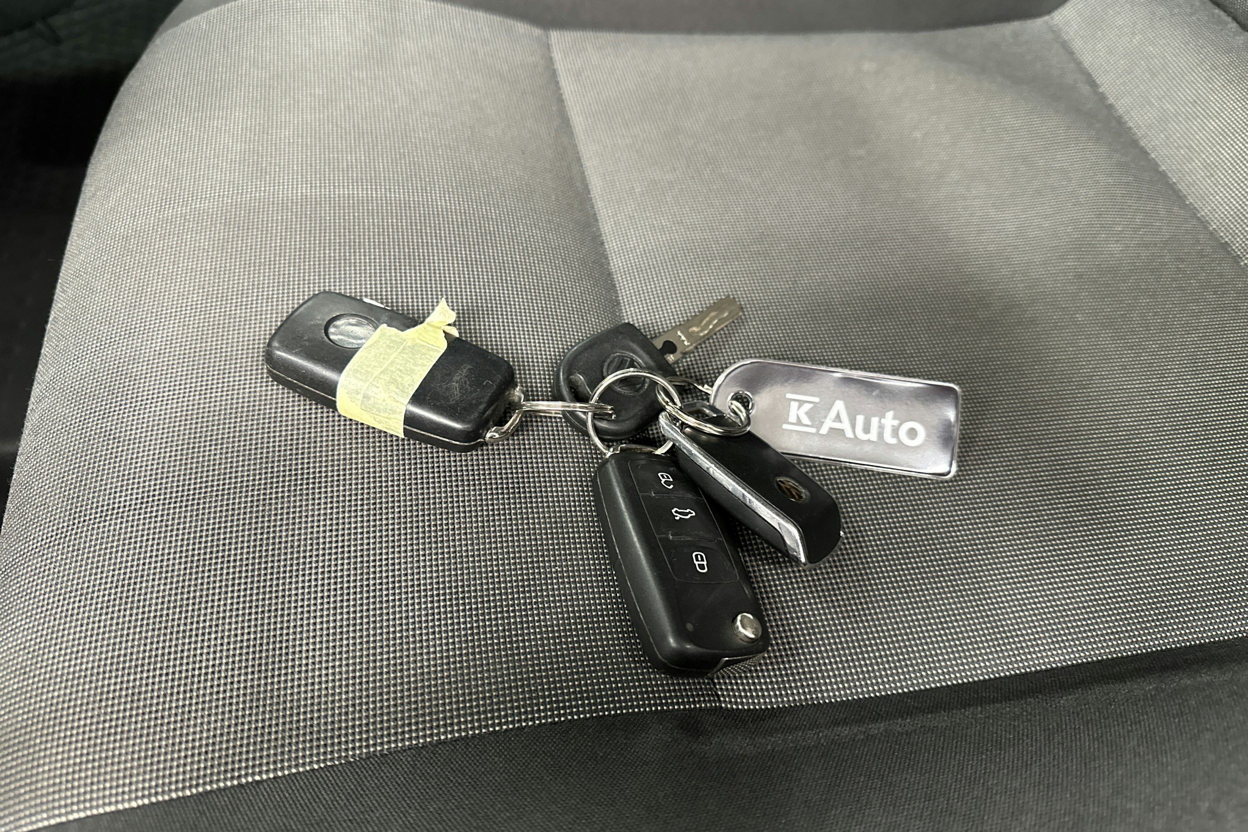 valkoinen Volkswagen Transporter 2017 kuva 32.