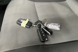 valkoinen Volkswagen Transporter 2017 kuva 32.