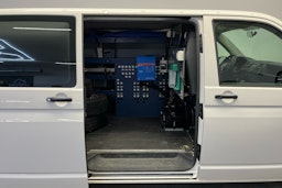 valkoinen Volkswagen Transporter 2017 kuva 10.