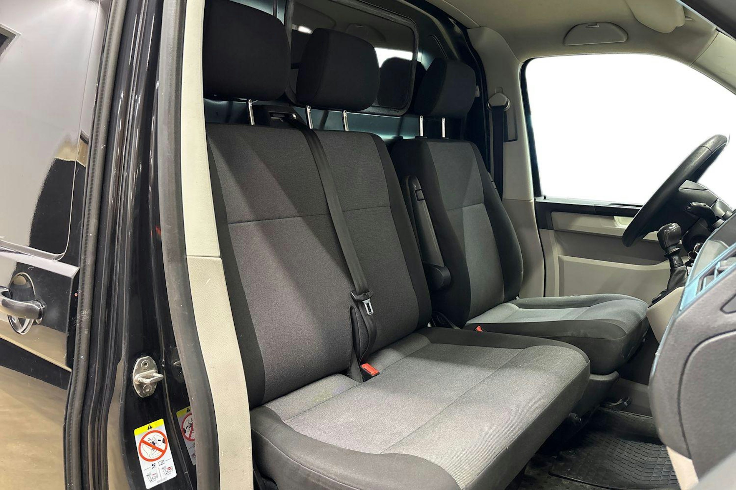 musta Volkswagen Transporter 2017 kuva 11.