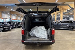 musta Volkswagen Transporter 2017 kuva 25.