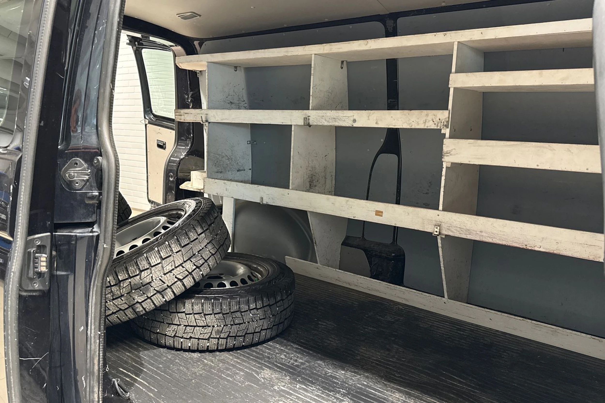 musta Volkswagen Transporter 2017 kuva 37.