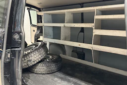 musta Volkswagen Transporter 2017 kuva 37.