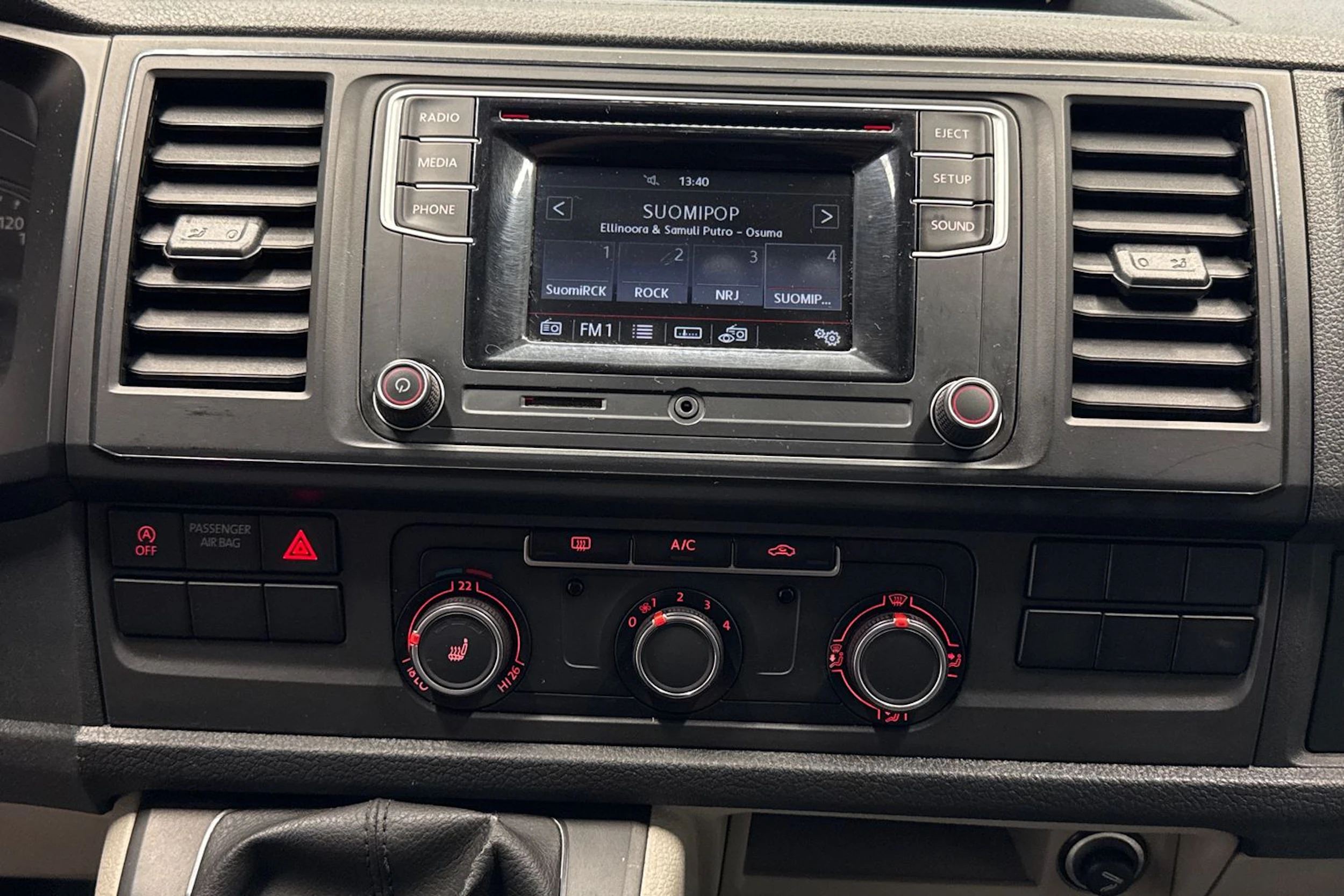 musta Volkswagen Transporter 2017 kuva 38.