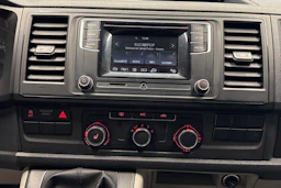 musta Volkswagen Transporter 2017 kuva 38.