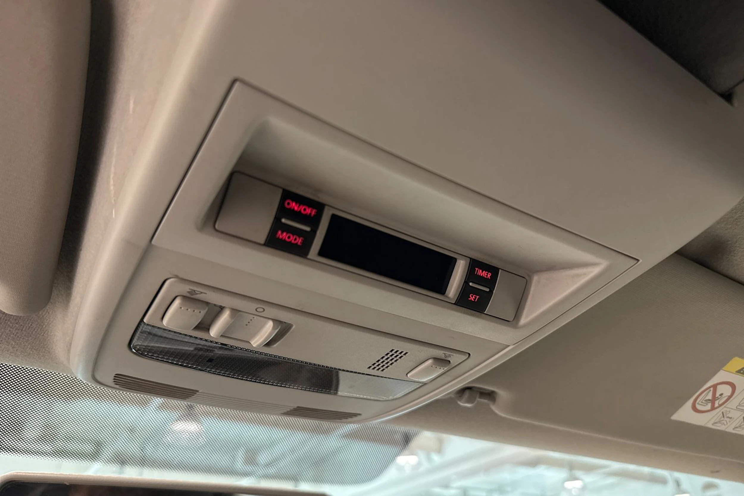 musta Volkswagen Transporter 2017 kuva 39.