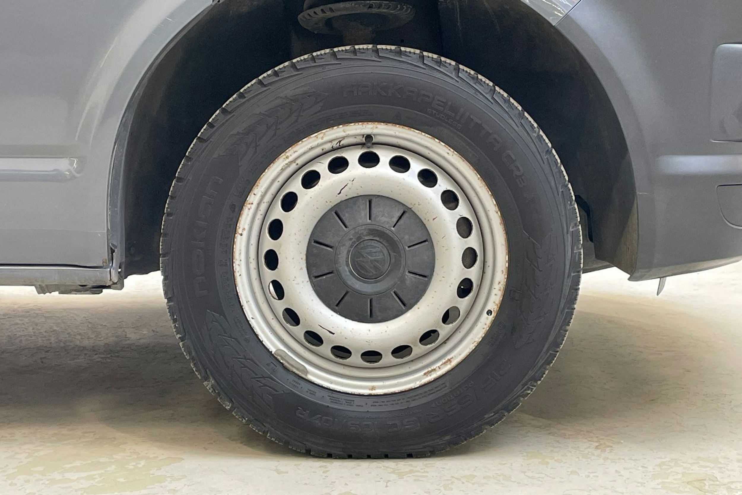 harmaa Volkswagen Transporter 2017 kuva 14.