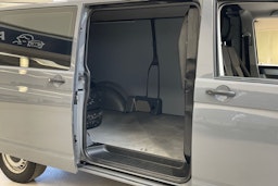 harmaa Volkswagen Transporter 2017 kuva 16.