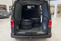 harmaa Volkswagen Transporter 2017 kuva 17.