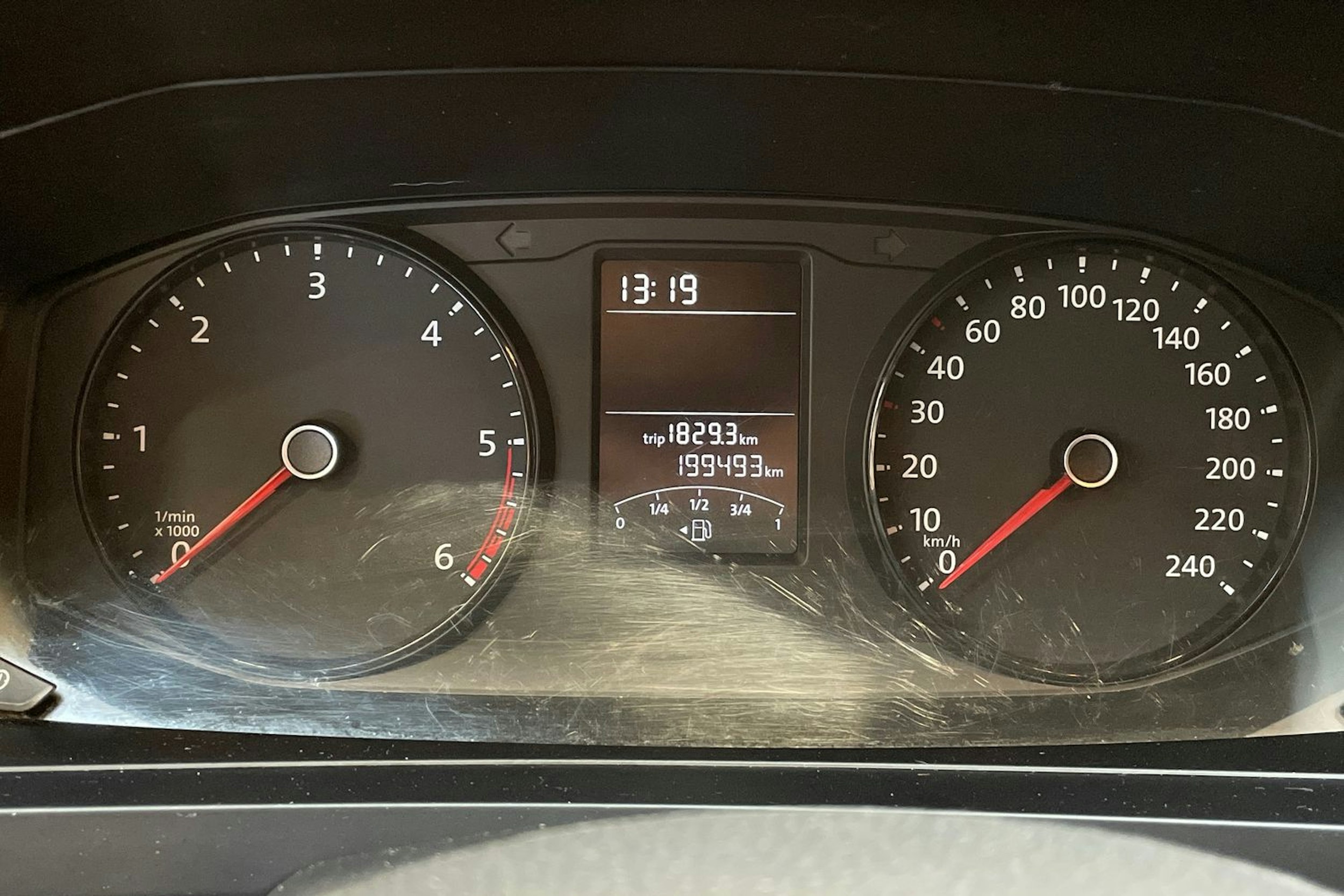 harmaa Volkswagen Transporter 2017 kuva 19.