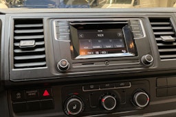harmaa Volkswagen Transporter 2017 kuva 20.