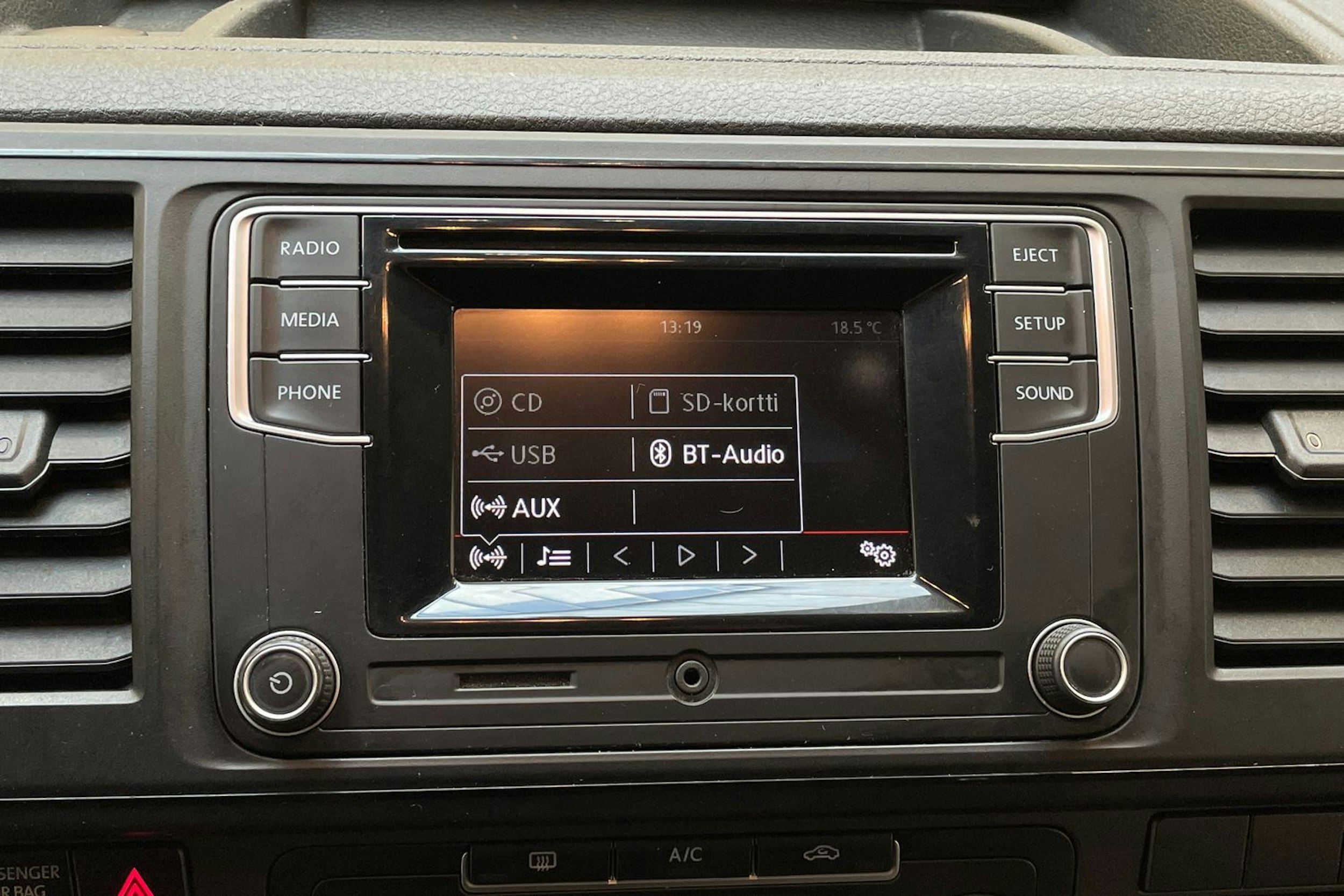 harmaa Volkswagen Transporter 2017 kuva 21.