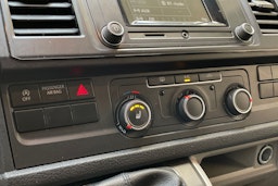 harmaa Volkswagen Transporter 2017 kuva 22.