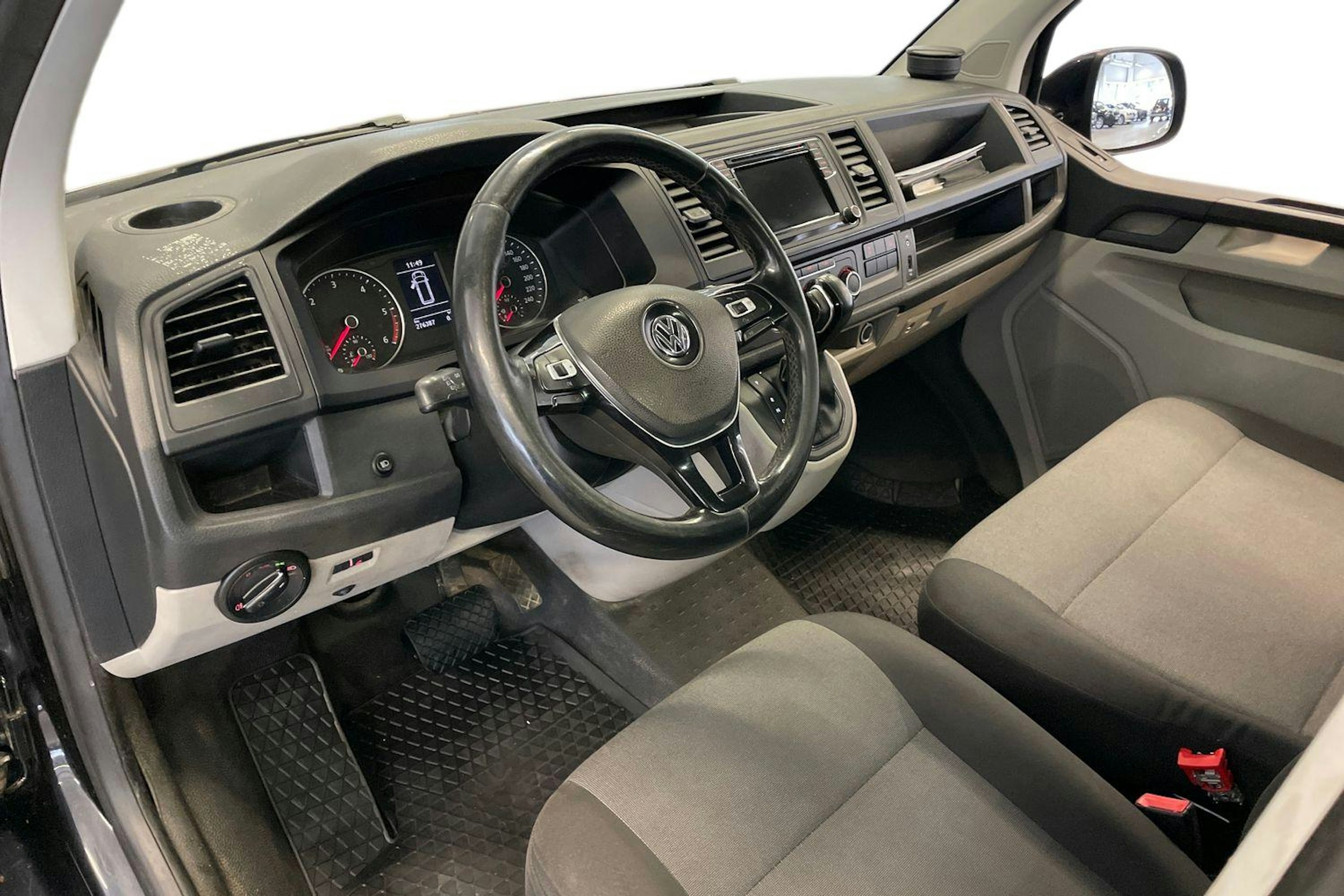 Musta Volkswagen TRANSPORTER 2017 kuva 6.