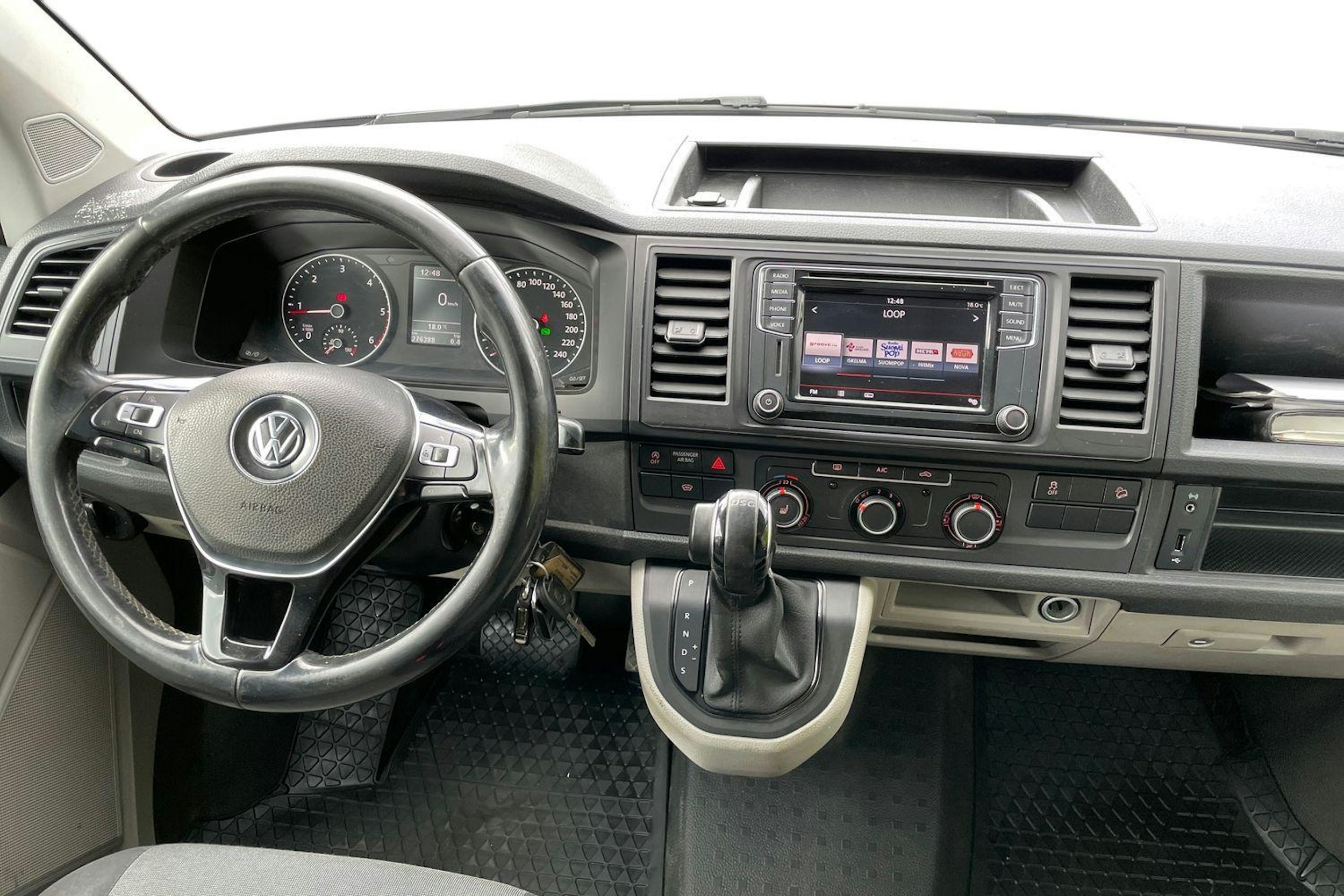 Musta Volkswagen TRANSPORTER 2017 kuva 7.