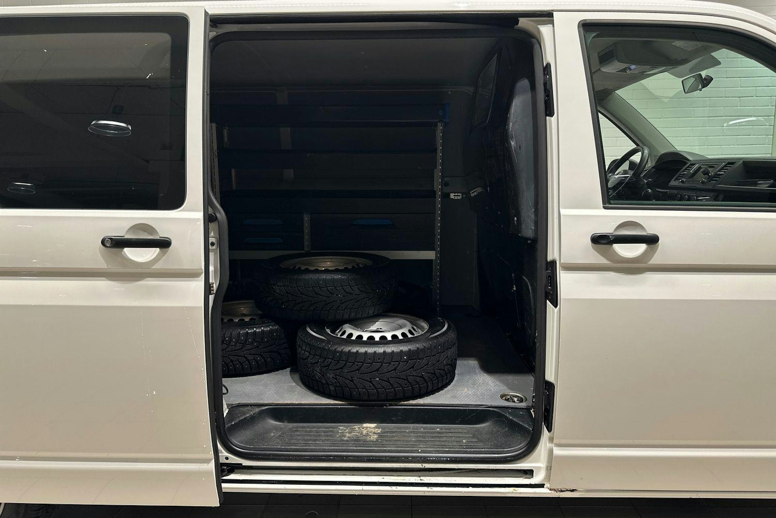 Valkoinen Volkswagen TRANSPORTER 2017 kuva 19.