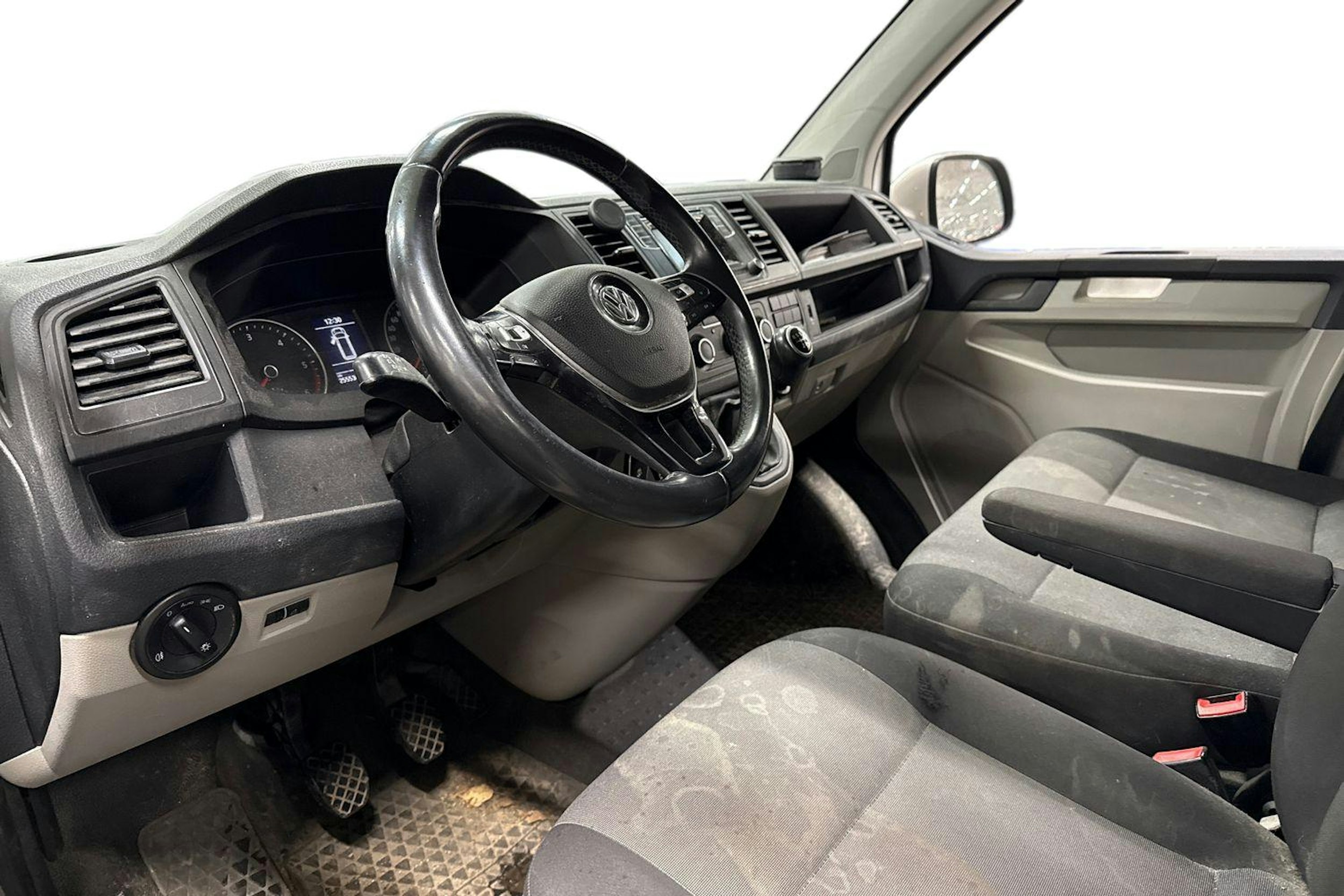 valkoinen Volkswagen Transporter 2017 kuva 3.