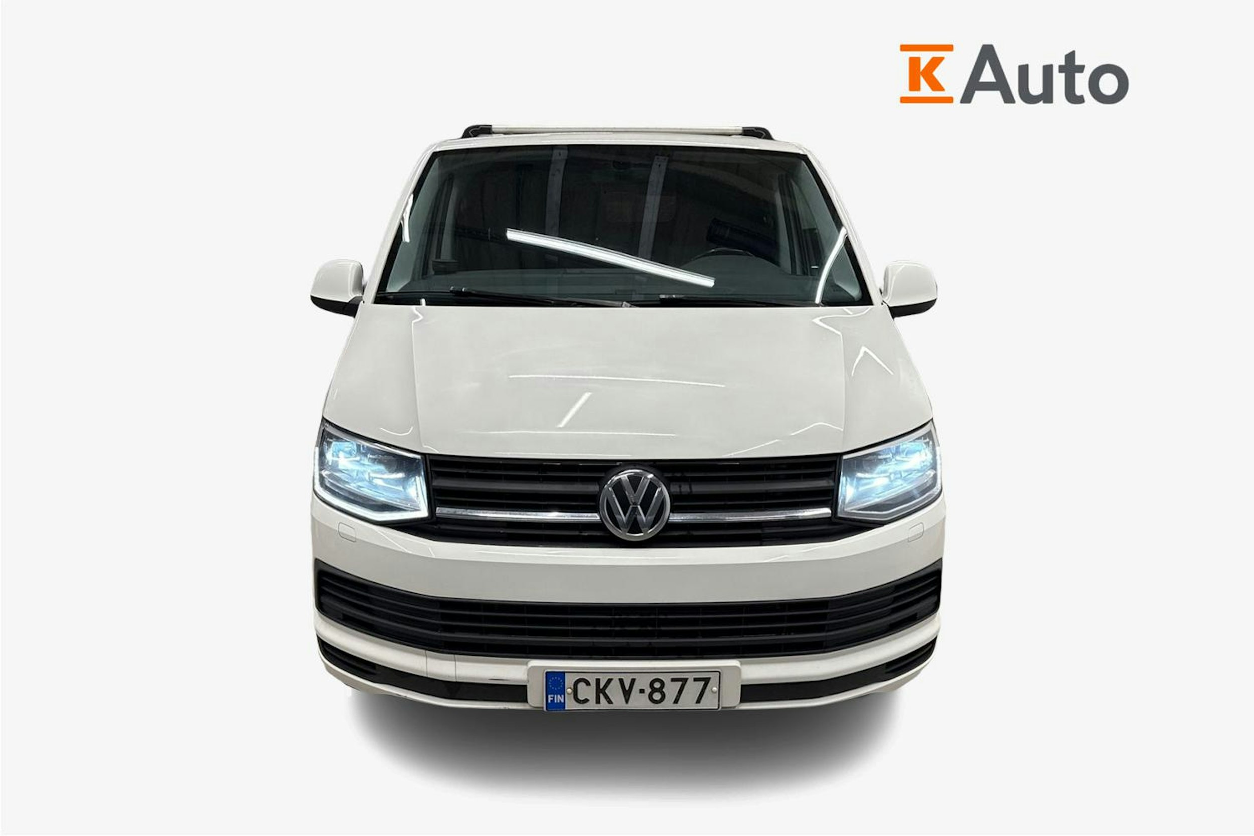 valkoinen Volkswagen Transporter 2017 kuva 4.