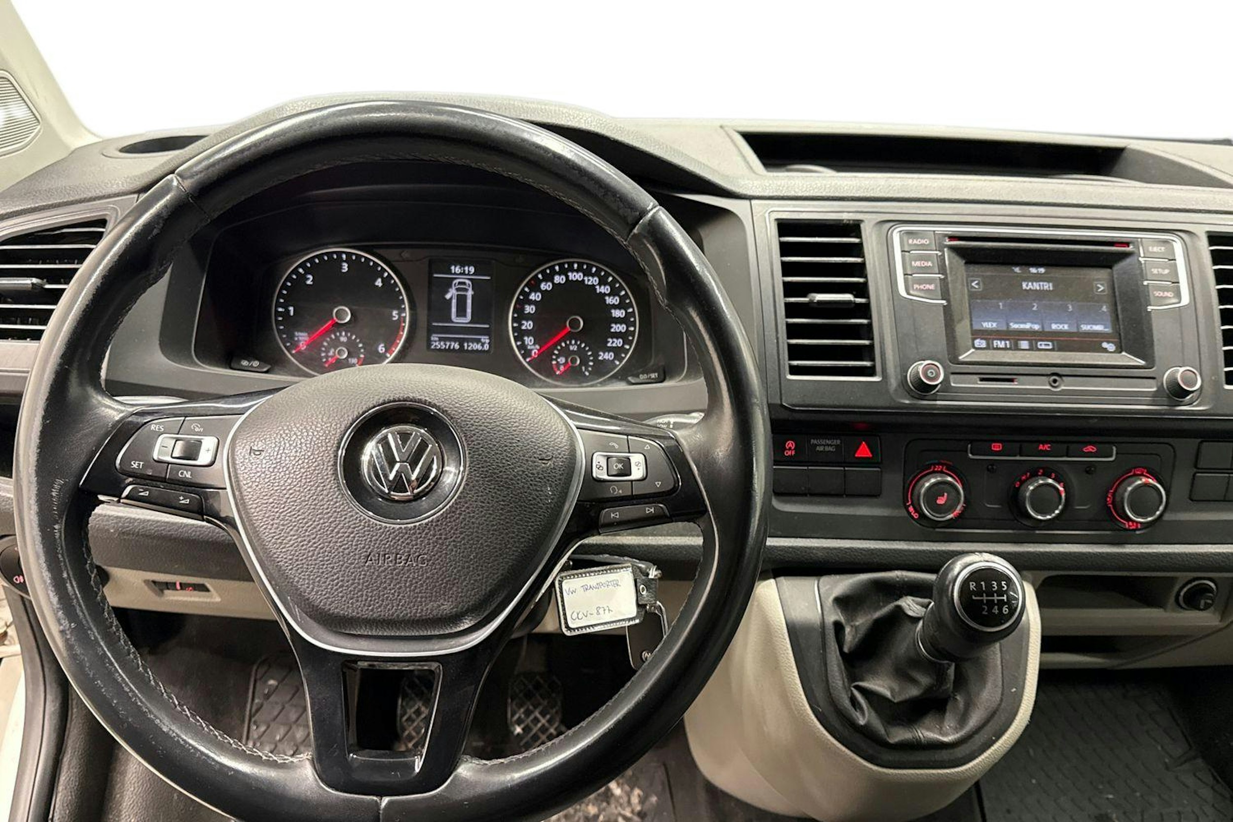 valkoinen Volkswagen Transporter 2017 kuva 8.