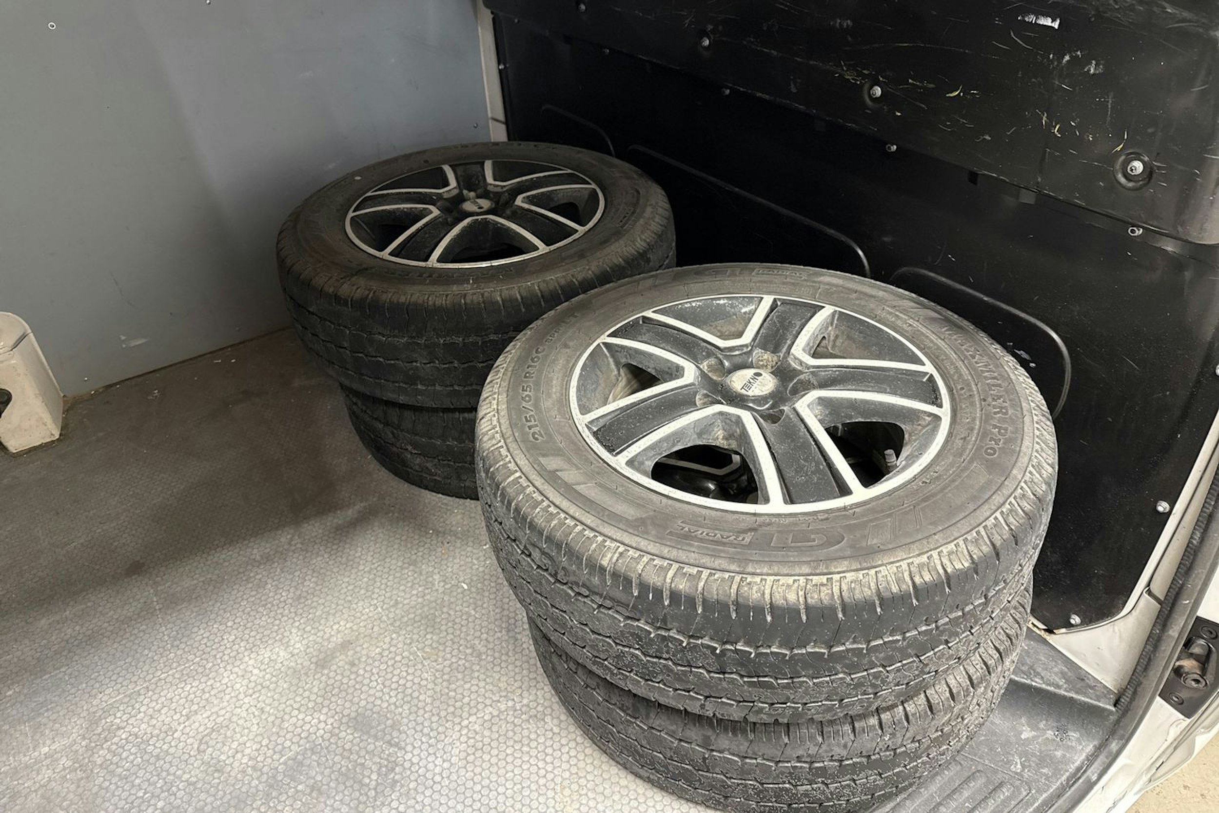 valkoinen Volkswagen Transporter 2017 kuva 11.