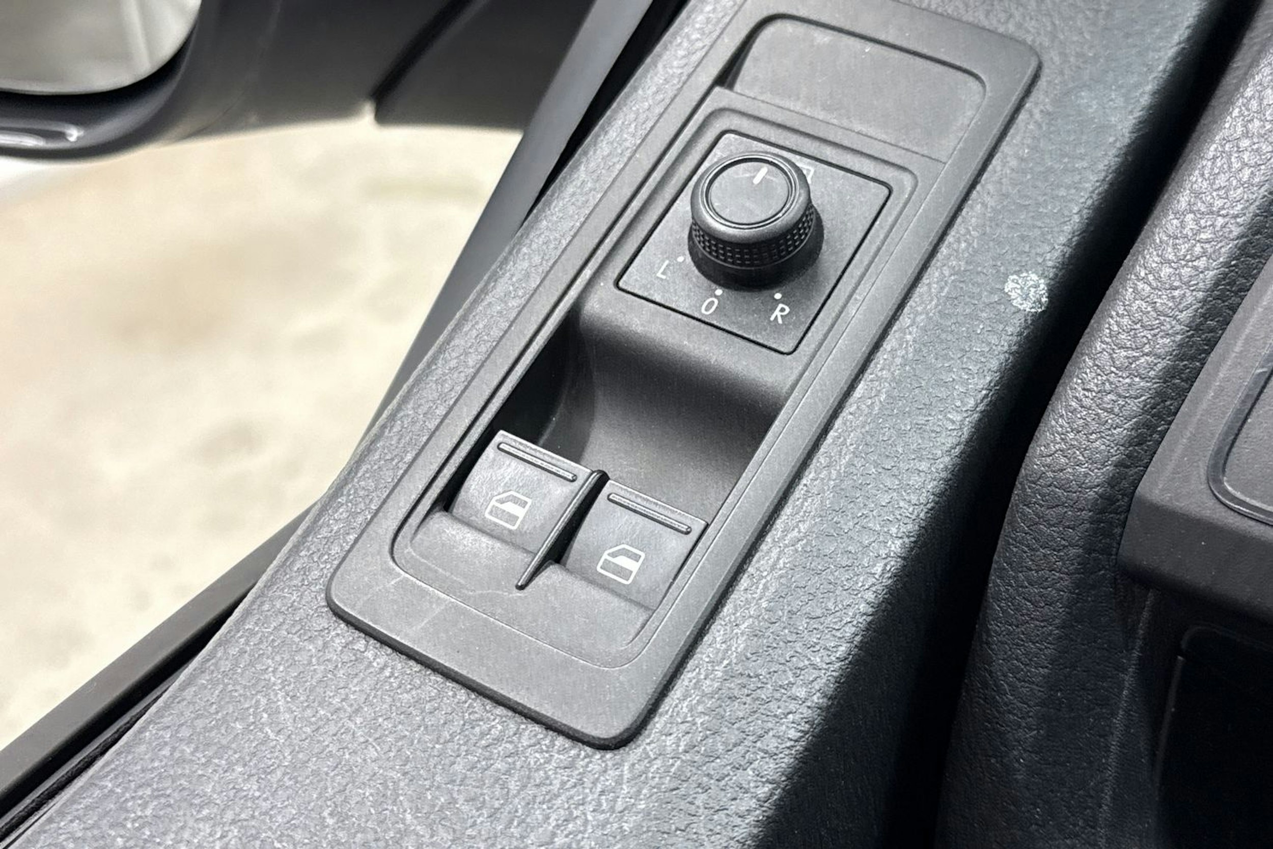 valkoinen Volkswagen Transporter 2017 kuva 13.