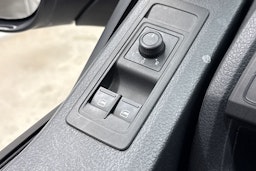 valkoinen Volkswagen Transporter 2017 kuva 13.