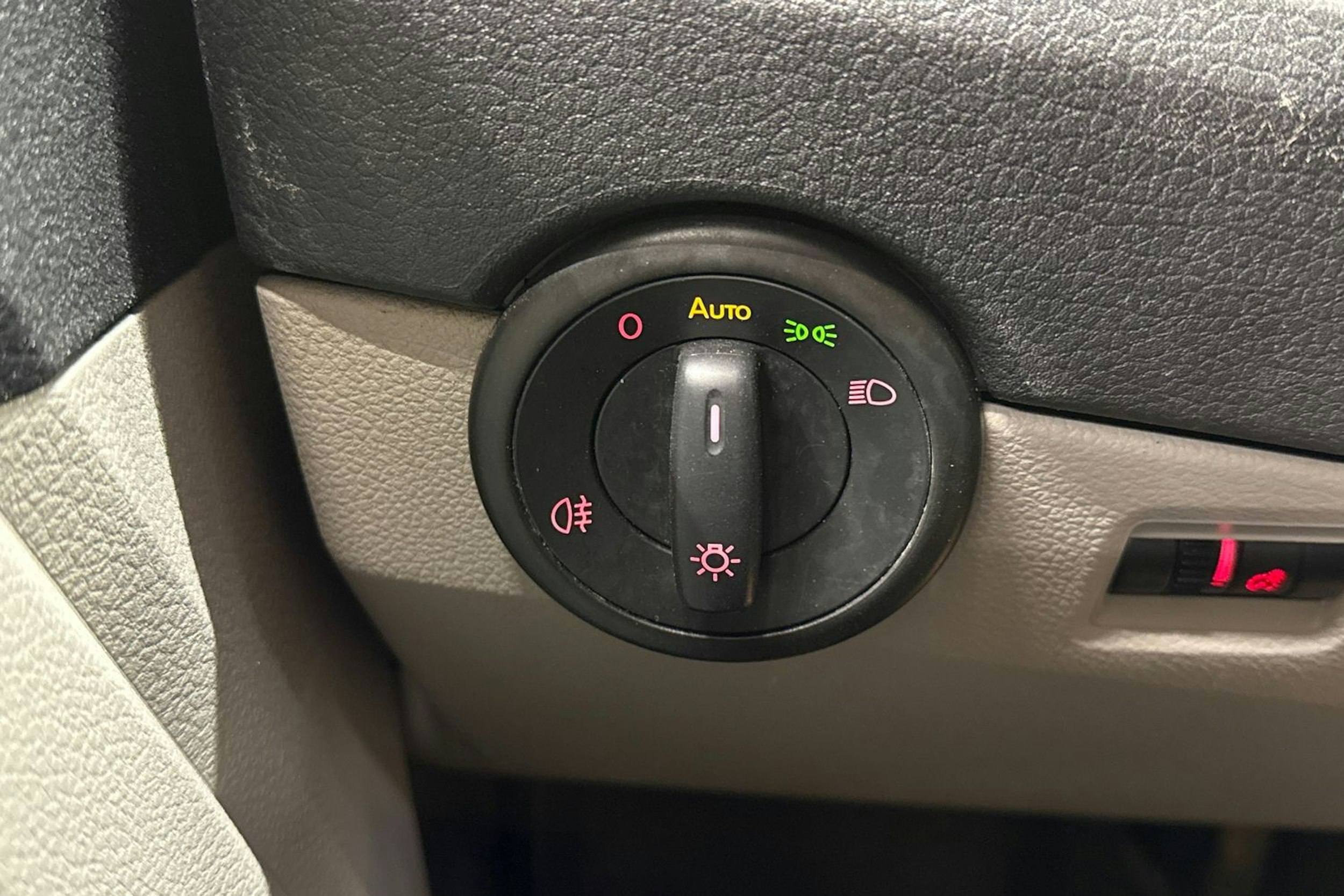 valkoinen Volkswagen Transporter 2017 kuva 14.