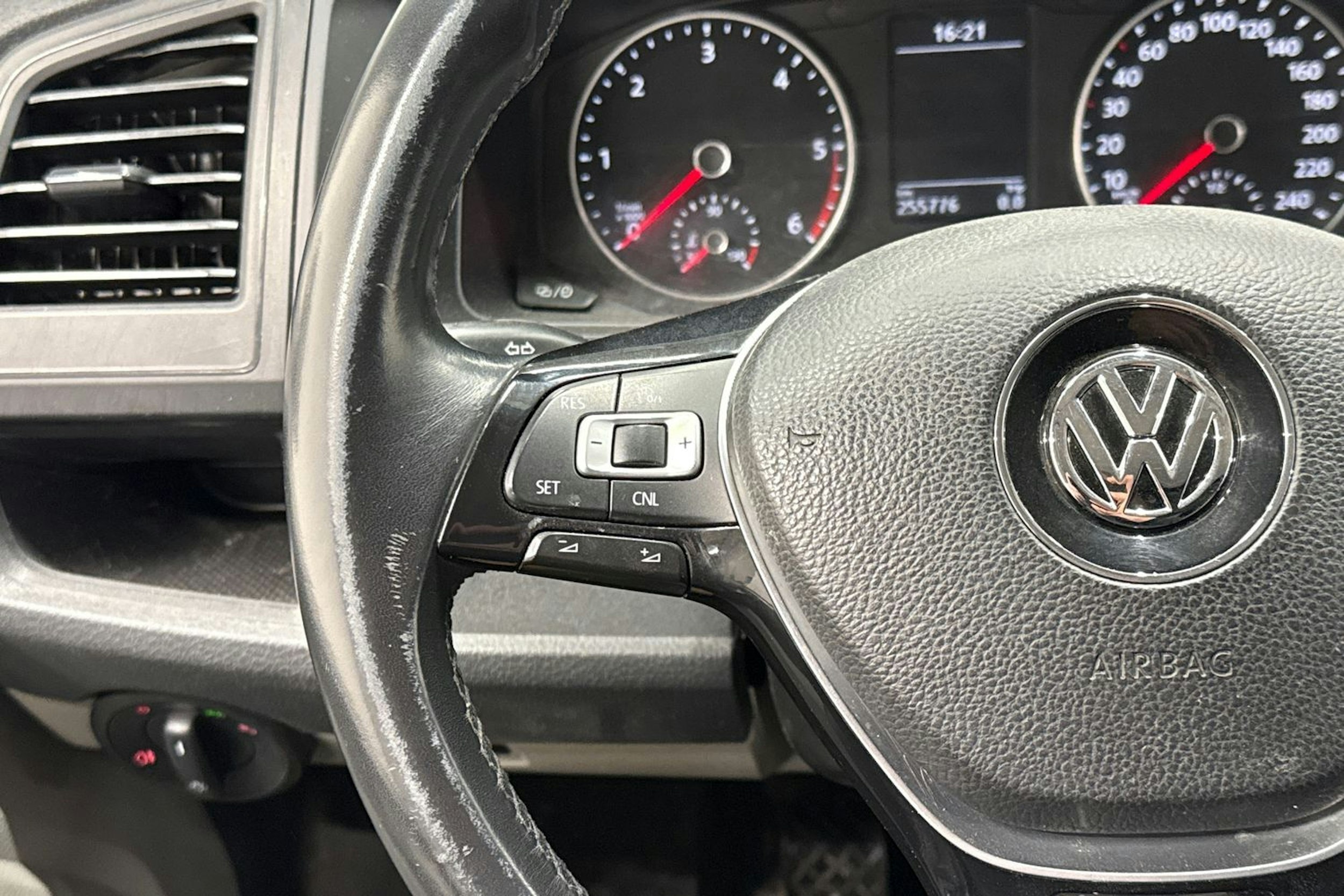 valkoinen Volkswagen Transporter 2017 kuva 16.