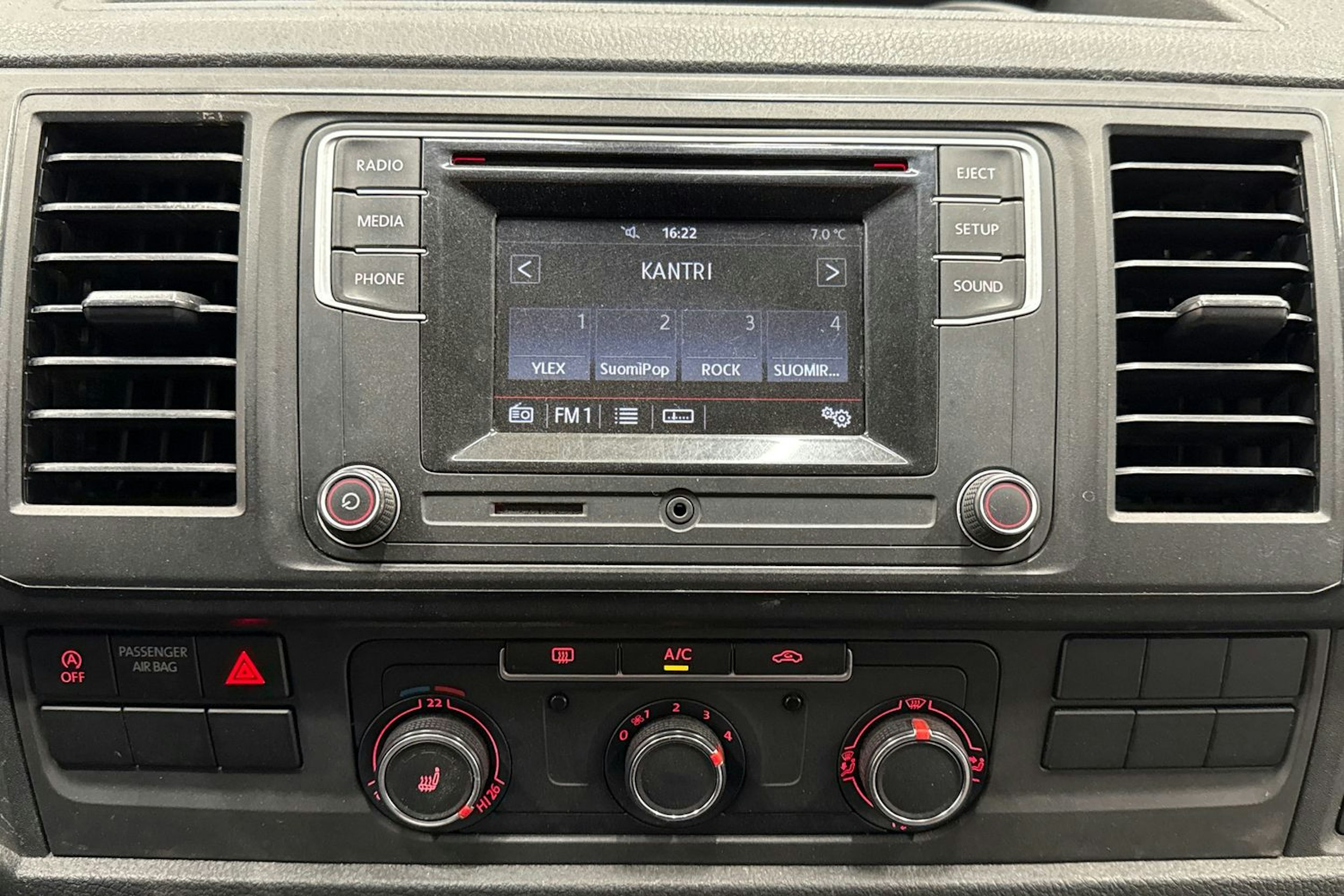 valkoinen Volkswagen Transporter 2017 kuva 18.