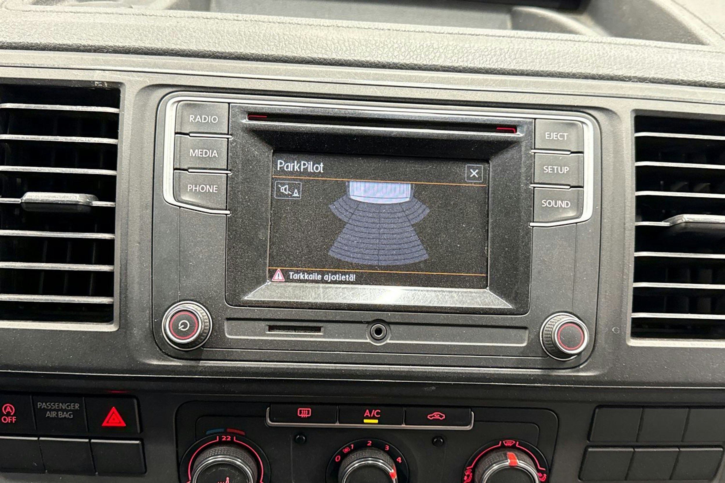 valkoinen Volkswagen Transporter 2017 kuva 19.