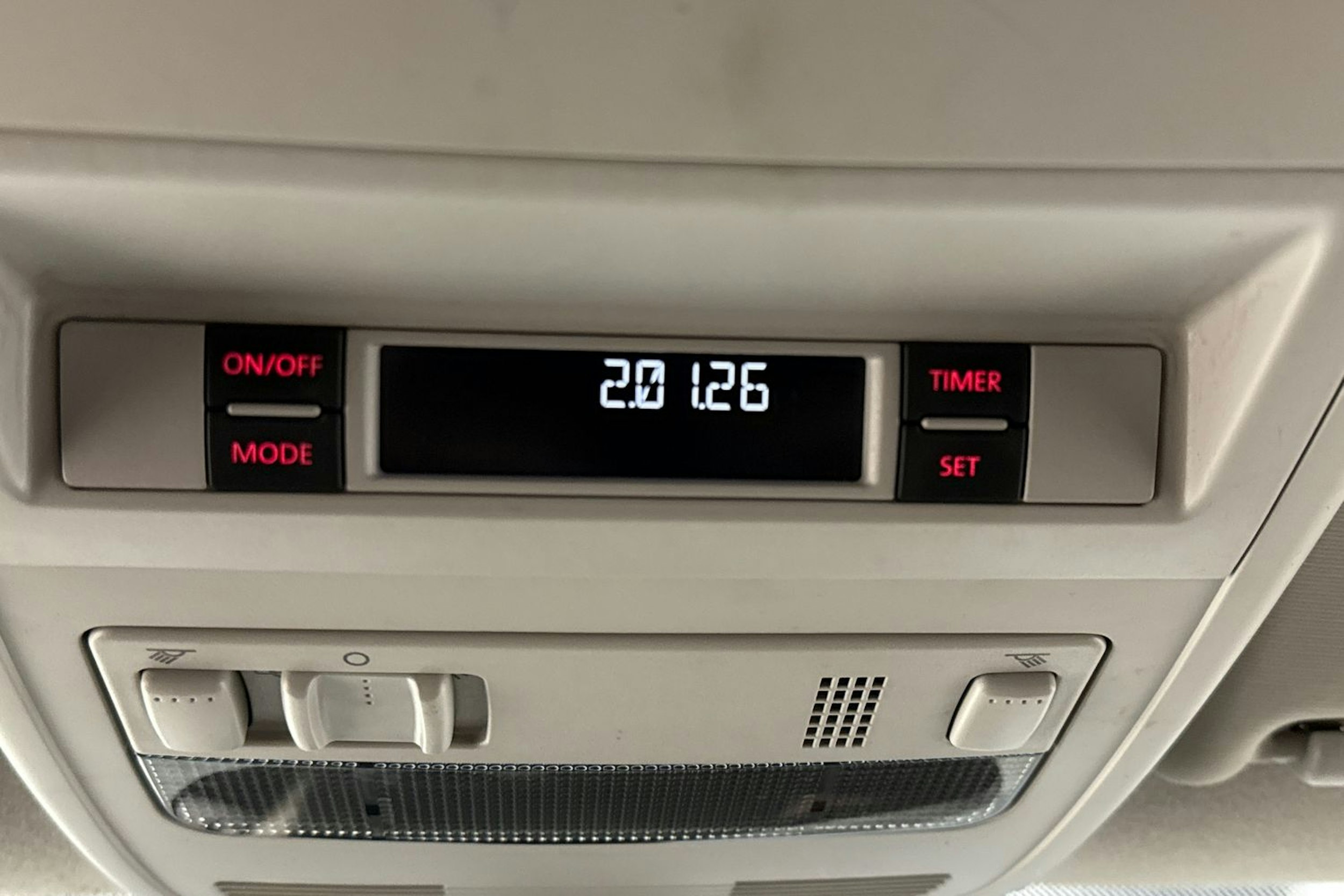 valkoinen Volkswagen Transporter 2017 kuva 21.