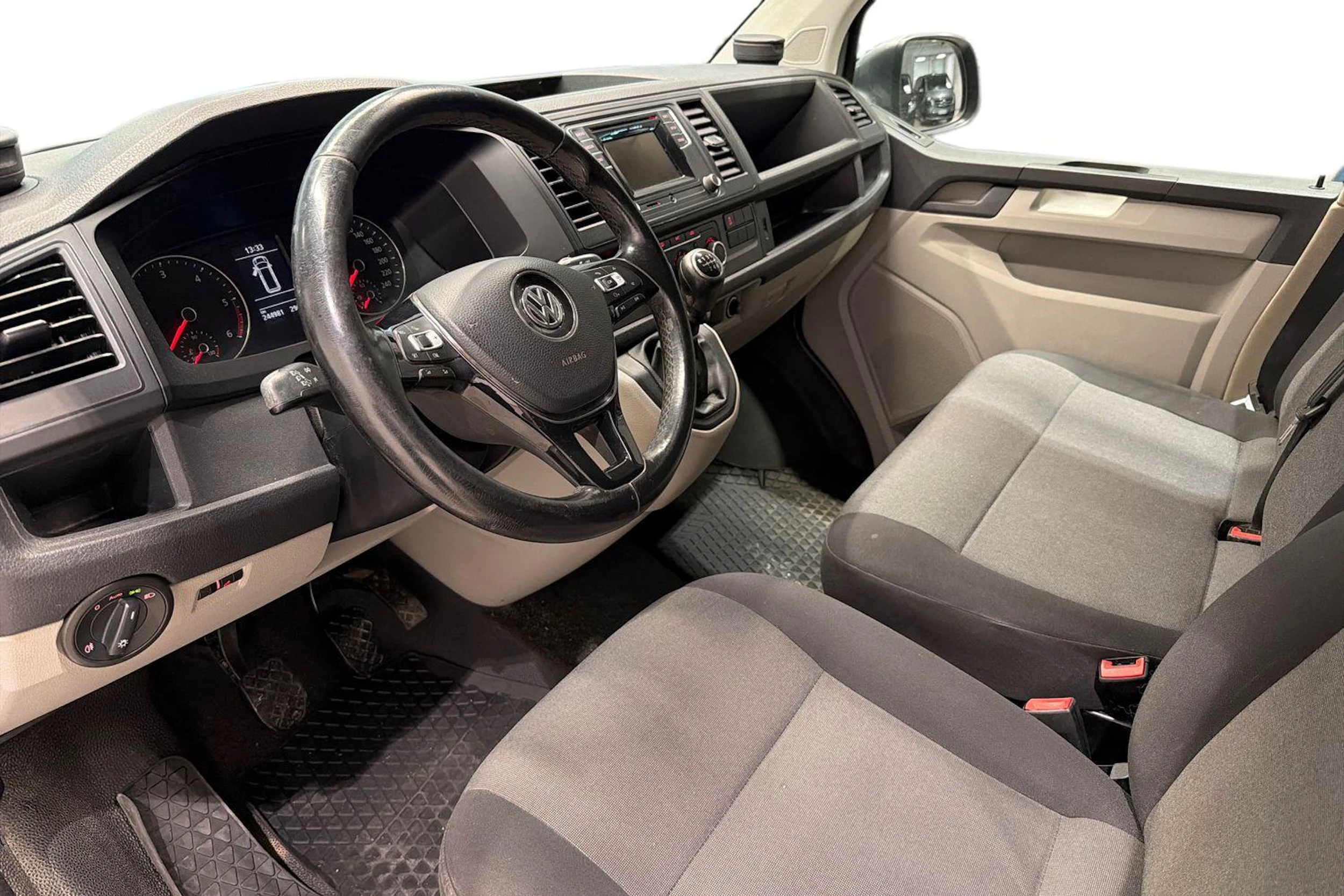 harmaa Volkswagen Transporter 2018 kuva 8.