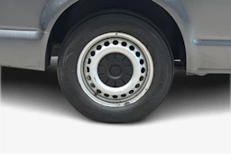 harmaa Volkswagen Transporter 2018 kuva 12.