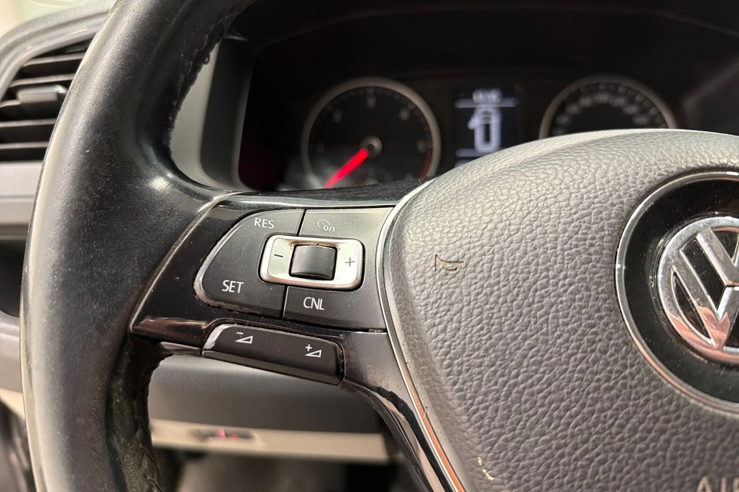 harmaa Volkswagen Transporter 2018 kuva 13.