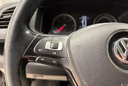 harmaa Volkswagen Transporter 2018 kuva 13.