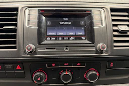 harmaa Volkswagen Transporter 2018 kuva 16.